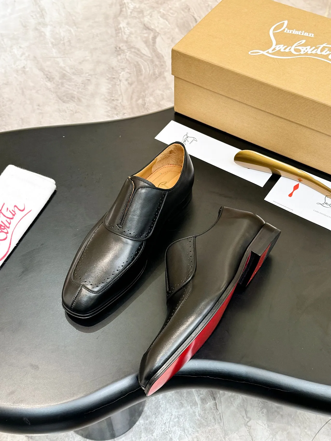 Batch 1080 yuan 💰CL～High-end men’s 👔casual loafers with red soles! ••🆑Genuine and top-quality goods from original orders ••✅💯 Purchase goods from top-quality original orders! Original imported patterned cowhide➕Imported cowhide lining➕Cowhide feet➕Original leather outsole~Size: 39-44 (38, 45.46.47 can be customized)